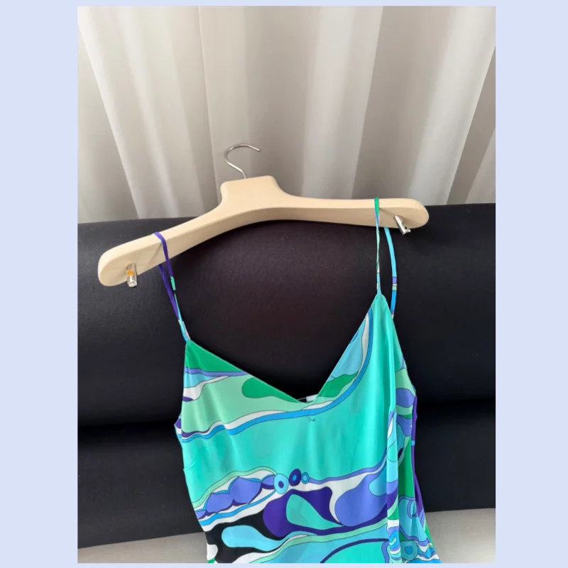26 year spring/summer 100% silk crepe V-neck printed lightweight and elegant dress