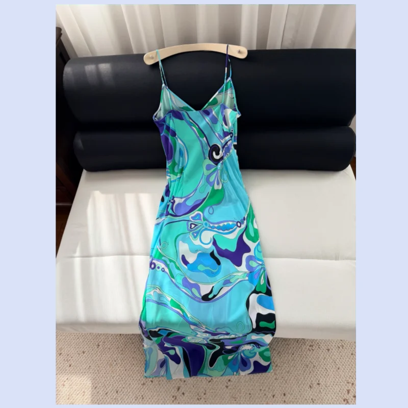 26 year spring/summer 100% silk crepe V-neck printed lightweight and elegant dress